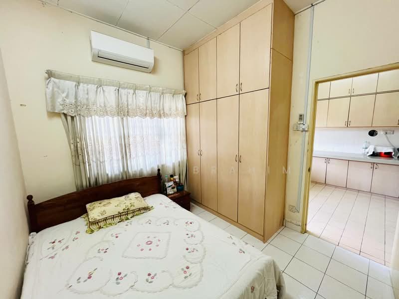Rumah Teres 1 Tingkat untuk Dijual di Taman Pelangi Semenyih (Semenyih) - Azli Ibrahim - Bedroom - PropertyGuru.com.my
