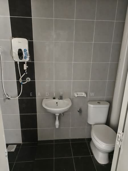 Apartment for Rent at Idaman Melur @ Cybersouth - Eadie Paw - Bathroom - PropertyGuru.com.my