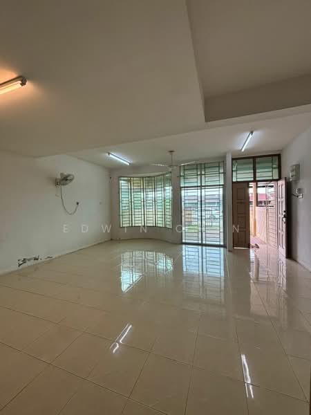 Rumah Teres 2 Tingkat untuk Dijual di Taman Seri Semeling (Bedong) - Edwin Chin - Living Room - PropertyGuru.com.my