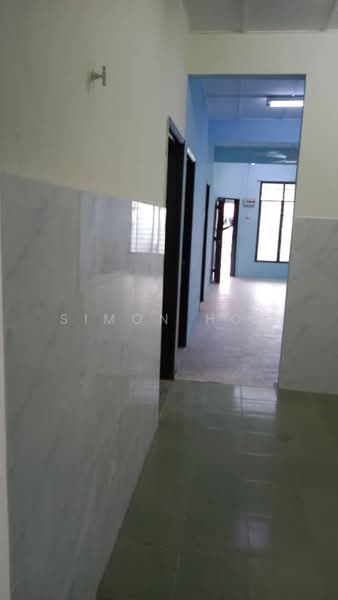 1-storey Terraced House for Rent in Kampung Bendahara (Selayang) - Simon Hoe - Corridor - PropertyGuru.com.my