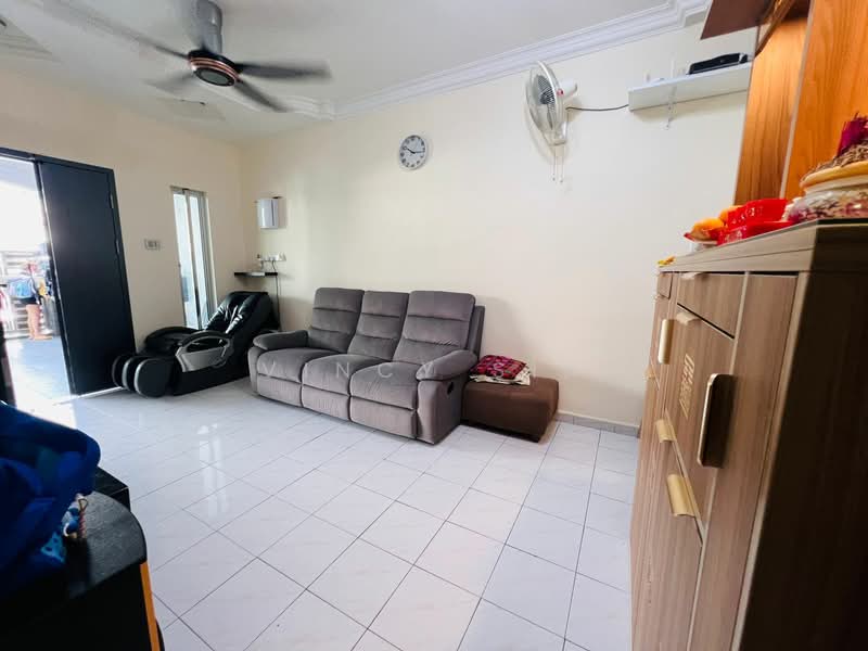 Rumah Teres 1 Tingkat untuk Dijual di Taman Universiti (Skudai) - Vincy Sia - Living Room - PropertyGuru.com.my