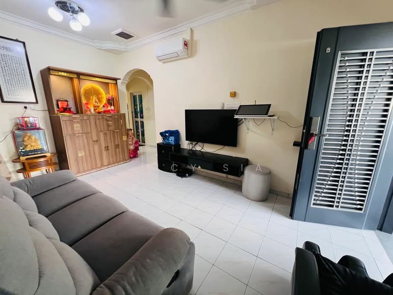 1-storey Terraced House for Sale in Taman Universiti (Skudai) - Vincy Sia - Living Room - PropertyGuru.com.my