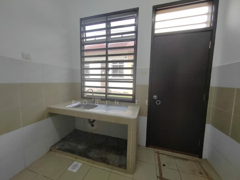 Rumah Teres 1 Tingkat untuk Disewa di Bandar Putra (Kulai) - Robin Teo - Kitchen - PropertyGuru.com.my