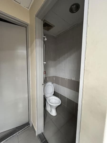 Kedai / Pejabat untuk Dijual di Petaling Jaya (Selangor) - Shirley Chan - Bathroom - PropertyGuru.com.my