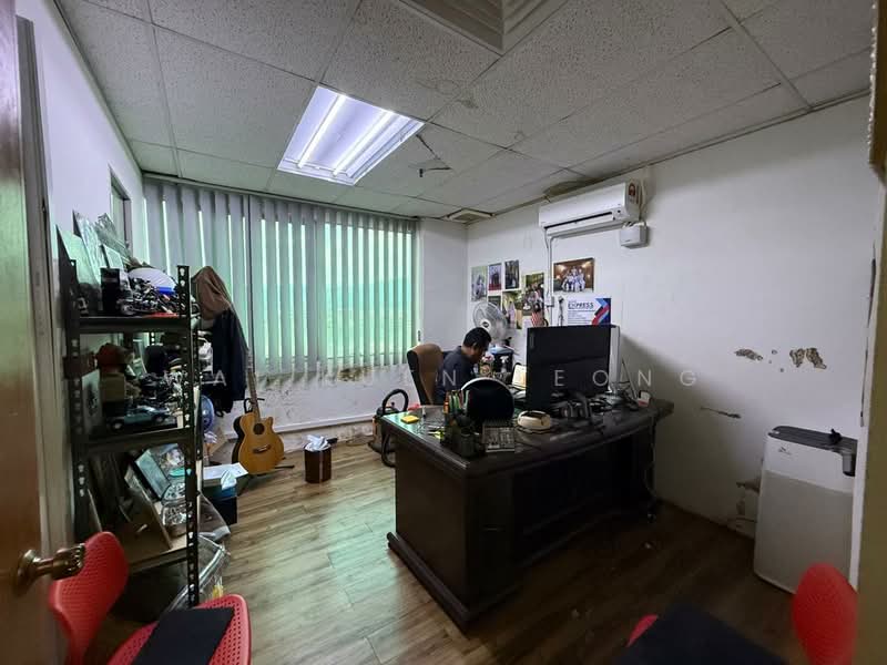 Office for Sale in Ampang (Kuala Lumpur) - Wai Kuen Leong - Study - PropertyGuru.com.my
