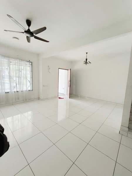 2-storey Terraced House for Rent in Taman Lagenda Putra (Kulai) - Robin Teo - Living Room - PropertyGuru.com.my