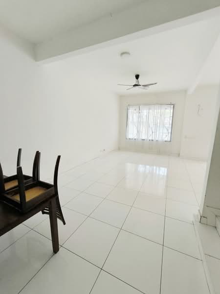 2-storey Terraced House for Rent in Taman Lagenda Putra (Kulai) - Robin Teo - Living Room - PropertyGuru.com.my