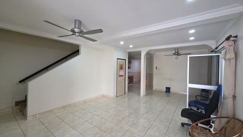 2-storey Terraced House for Sale in Kota Kemuning (Shah Alam) - J J - Living Room - PropertyGuru.com.my