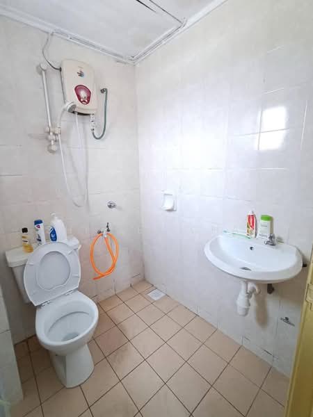Kondominium untuk Dijual di D'aman Crimson - Shirley Chan - Bathroom - PropertyGuru.com.my