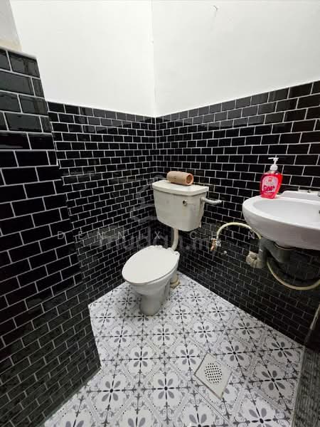 Shop for Rent in Taman Mulia Jaya (Ampang) - Dennix Chin - Bathroom - PropertyGuru.com.my