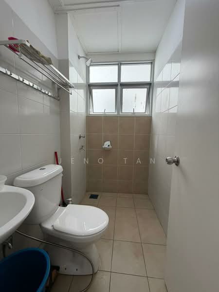 Warehouse for Rent in Kuching (Sarawak) - Jeno Tan - Bathroom - PropertyGuru.com.my