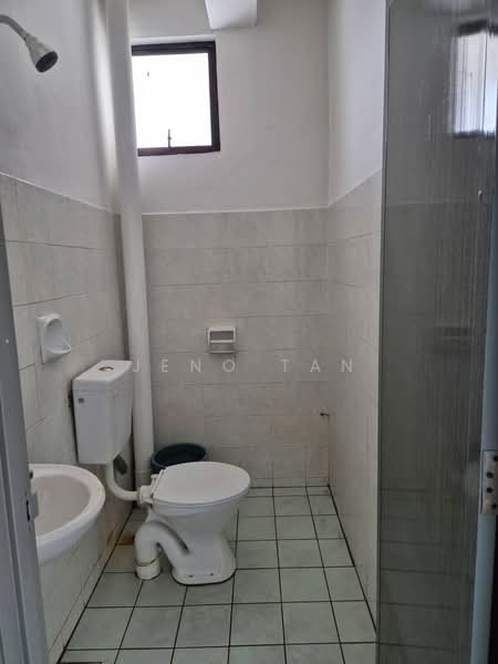 Warehouse for Rent in Kuching (Sarawak) - Jeno Tan - Bathroom - PropertyGuru.com.my