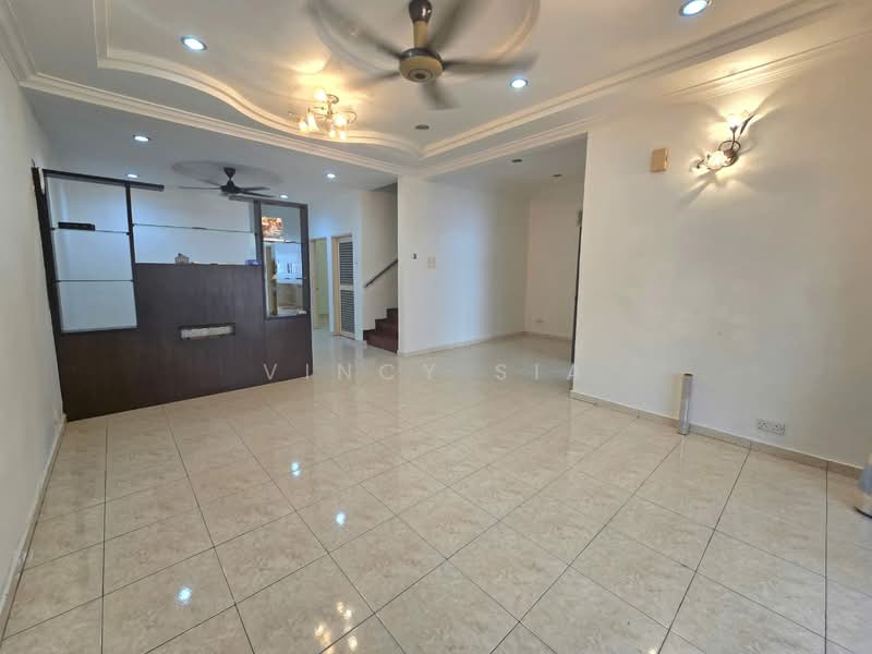 Rumah Teres 2 Tingkat untuk Dijual di Taman Damansara Aliff (Tampoi) - Vincy Sia - Living Room - PropertyGuru.com.my
