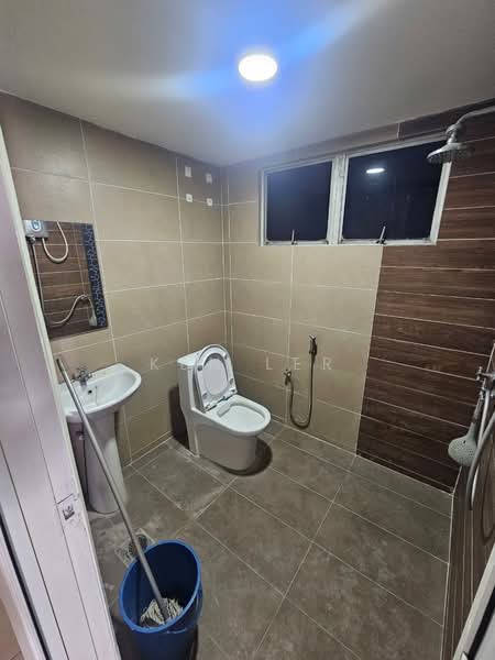 Kondominium untuk Dijual di Putra Court - Ken Ler - Bathroom - PropertyGuru.com.my