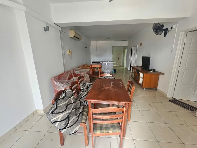 Kondominium untuk Dijual di Putra Court - Ken Ler - Living Room - PropertyGuru.com.my