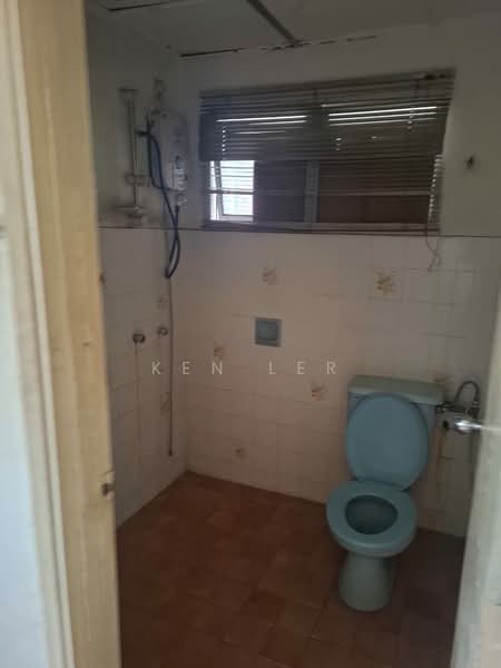 Kondominium untuk Dijual di Putra Court - Ken Ler - Bathroom - PropertyGuru.com.my