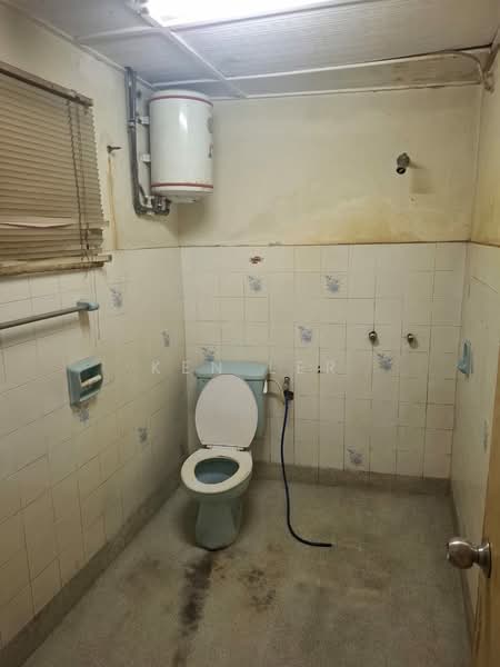 Kondominium untuk Dijual di Putra Court - Ken Ler - Bathroom - PropertyGuru.com.my