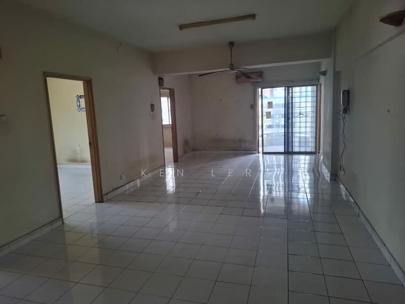 Kondominium untuk Dijual di Putra Court - Ken Ler - Living Room - PropertyGuru.com.my