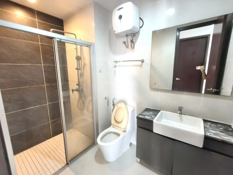 Condominium for Rent at Royal Strand @ Country Garden Danga Bay - Daren Tee - Bathroom - PropertyGuru.com.my