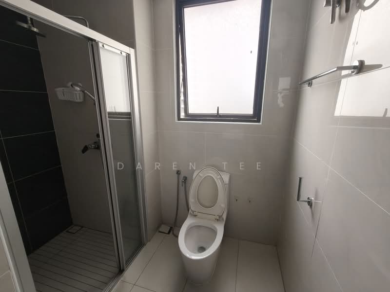 Condominium for Rent at Royal Strand @ Country Garden Danga Bay - Daren Tee - Bathroom - PropertyGuru.com.my