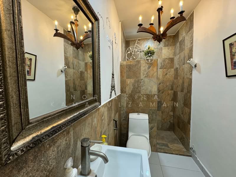 Rumah Berkembar untuk Dijual di Seksyen 13 (Shah Alam) - Nor Azila Kamarulzaman - Bathroom - PropertyGuru.com.my