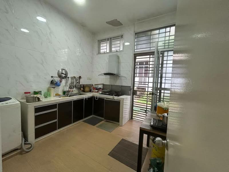 2-storey Terraced House for Sale in Taman Mount Austin (Tebrau) - Shu Ying - Kitchen - PropertyGuru.com.my