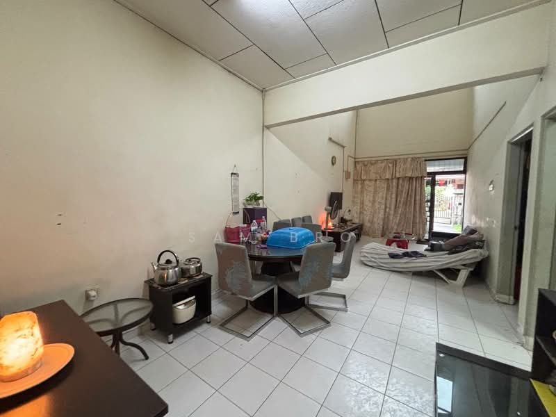 Rumah Teres 1.5 Tingkat untuk Dijual di Taman Daya (Johor Bahru) - Sam Bro - Living Room - PropertyGuru.com.my