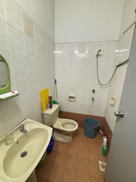 Rumah Teres 1.5 Tingkat untuk Dijual di Taman Daya (Johor Bahru) - Sam Bro - Bathroom - PropertyGuru.com.my