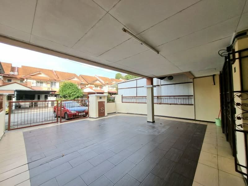 2-storey Terraced House for Sale in Bandar Puncak Alam (Puncak Alam) - Saiful Hafiz Ismail - Exterior - PropertyGuru.com.my