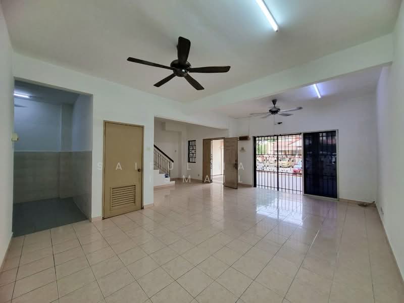 2-storey Terraced House for Sale in Bandar Puncak Alam (Puncak Alam) - Saiful Hafiz Ismail - Living Room - PropertyGuru.com.my