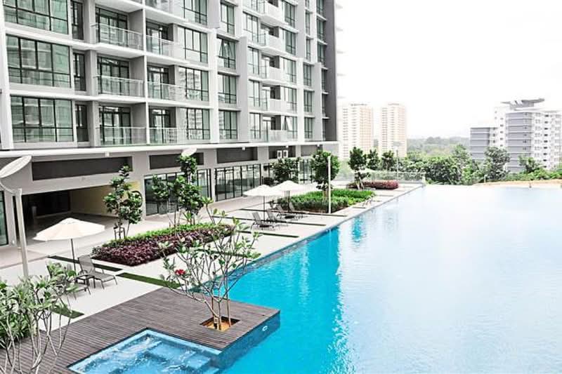 Kondominium untuk Dijual di The Z Residence - Frank Teh - Pool - PropertyGuru.com.my