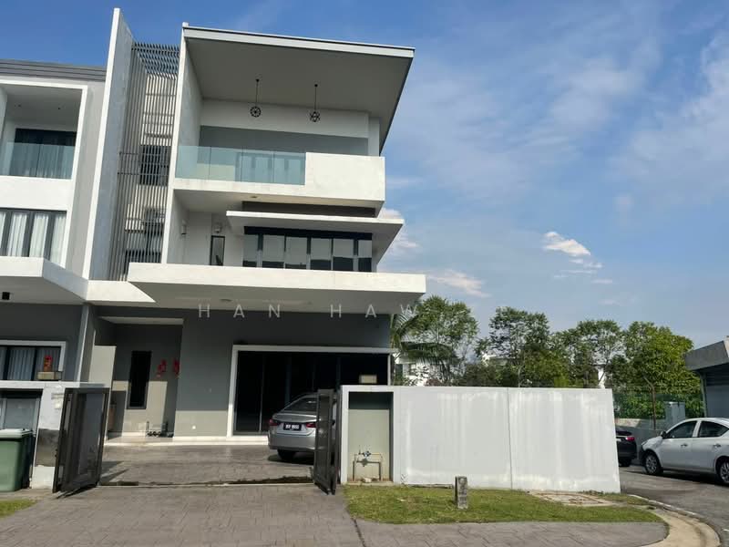 Rumah Teres 3 Tingkat untuk Disewa di Taman Saujana Mutiara (Kajang) - Han Haw Ze - Exterior - PropertyGuru.com.my