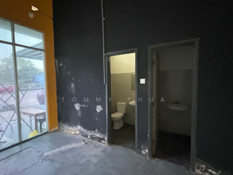 Kedai untuk Disewa di Cahaya Kota Puteri (Masai) - Tommy Phua - Bathroom - PropertyGuru.com.my