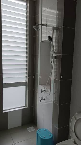 Kondominium untuk Disewa di The Seed Taman Sutera Utama - Daren Tee - Bathroom - PropertyGuru.com.my