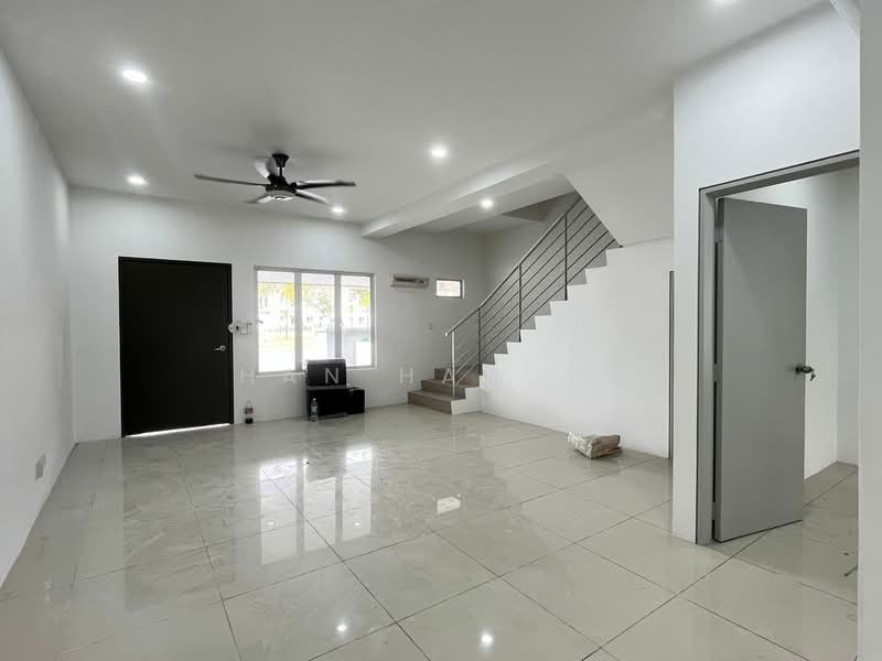 2-storey Terraced House for Rent in Puncak Alam (Selangor) - Han Haw Ze - Living Room - PropertyGuru.com.my