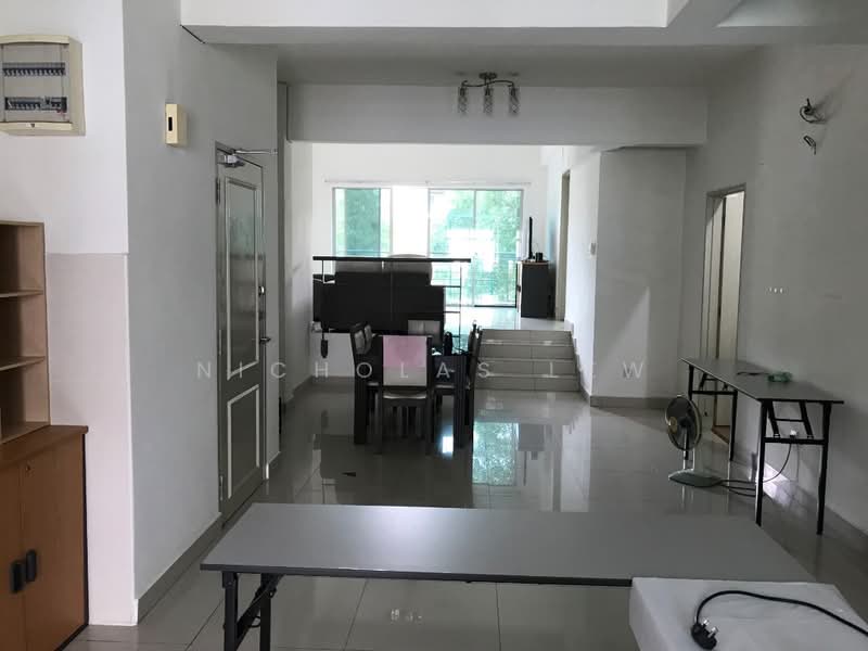 Rumah Bandar untuk Dijual di Seri Kembangan (Selangor) - Nicholas Lew - Living Room - PropertyGuru.com.my