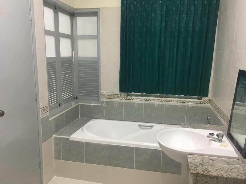 2-storey Terraced House for Sale in Taman Sri Pulai Perdana (Skudai) - Amir Faris Rusli - Bathroom - PropertyGuru.com.my