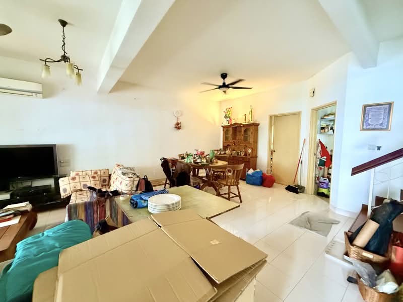 Rumah Teres 2 Tingkat untuk Dijual di Seri Utama Damansara (Kota Damansara) - Jeff Wong - Living Room - PropertyGuru.com.my