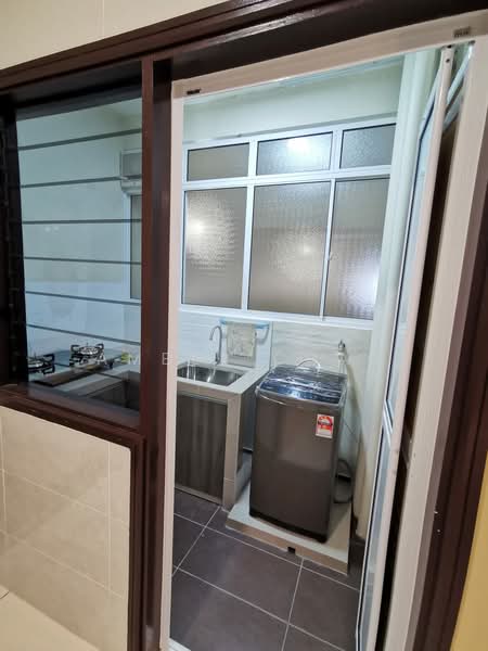 Condominium for Rent at Paraiso Residence @ The Earth - Amber Chau - Kitchen - PropertyGuru.com.my