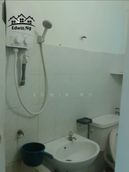 Pangsapuri untuk Disewa di Taman Pekaka Block 31 - Edwin Ng - Bathroom - PropertyGuru.com.my
