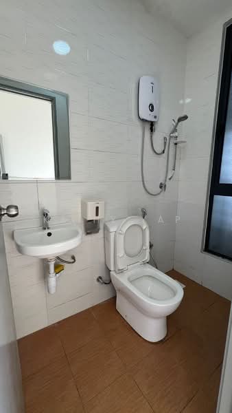 Servis Apartment untuk Disewa di Ayuman Suites - Kathy Yap - Bathroom - PropertyGuru.com.my