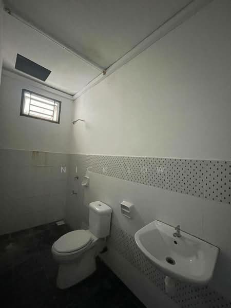 Kedai untuk Disewa di Taman Mount Austin (Tebrau) - Nick Low - Bathroom - PropertyGuru.com.my