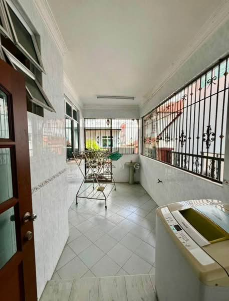 Rumah Berkembar untuk Dijual di Taman Sutera (Johor Bahru) - Yucong . - Balcony - PropertyGuru.com.my