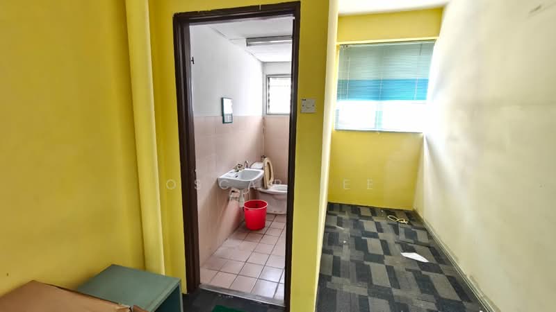 Detached Factory for Rent in Kawasan Perindustrian SB Jaya (Sungai Buloh) - Oscar Lee - Bathroom - PropertyGuru.com.my