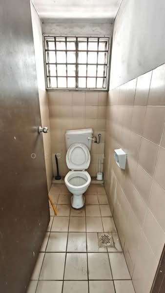 Detached Factory for Rent in Kawasan Perindustrian SB Jaya (Sungai Buloh) - Oscar Lee - Bathroom - PropertyGuru.com.my