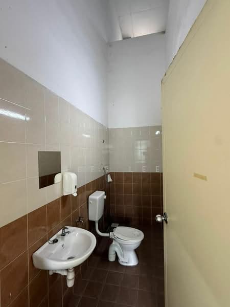 2-storey Terraced House for Sale in Taman JP Perdana (Johor Bahru) - Jeff Lee - Bathroom - PropertyGuru.com.my