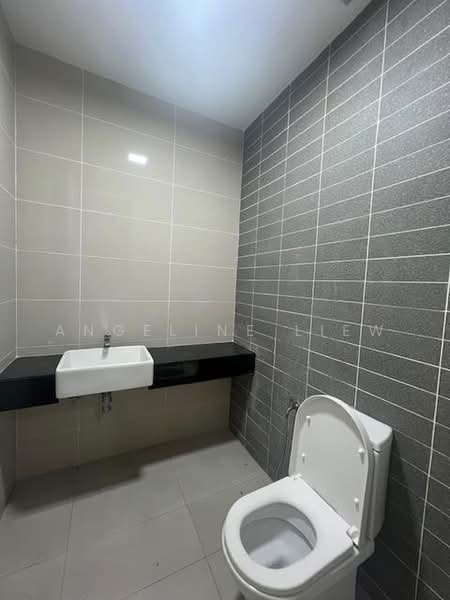 Rumah Berkembar untuk Dijual di Eco Majestic (Semenyih) - Angeline LIEW - Bathroom - PropertyGuru.com.my