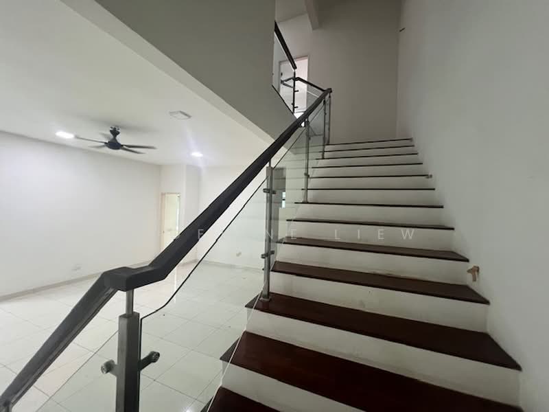 Rumah Berkembar untuk Dijual di Eco Majestic (Semenyih) - Angeline LIEW - staircase - PropertyGuru.com.my