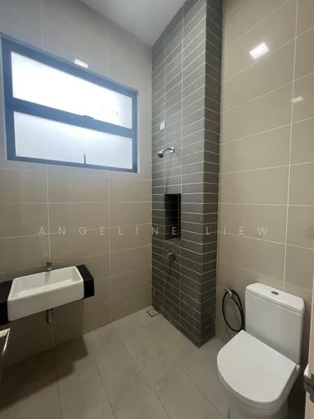 Rumah Berkembar untuk Dijual di Eco Majestic (Semenyih) - Angeline LIEW - Bathroom - PropertyGuru.com.my