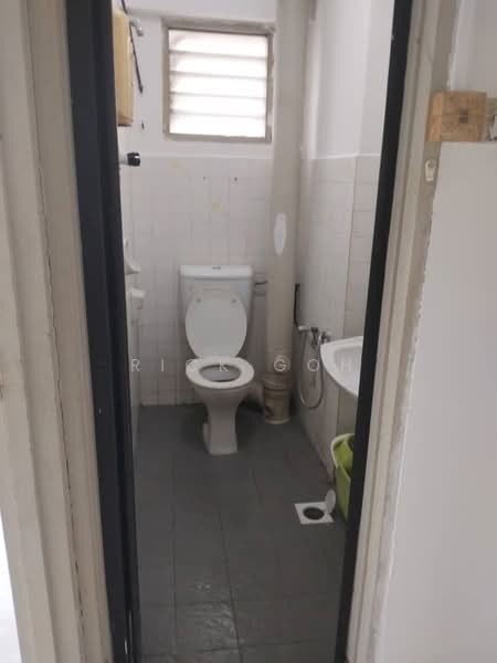 Pangsapuri untuk Dijual di Taman Seri Damai (B) - Rick Goh - Bathroom - PropertyGuru.com.my